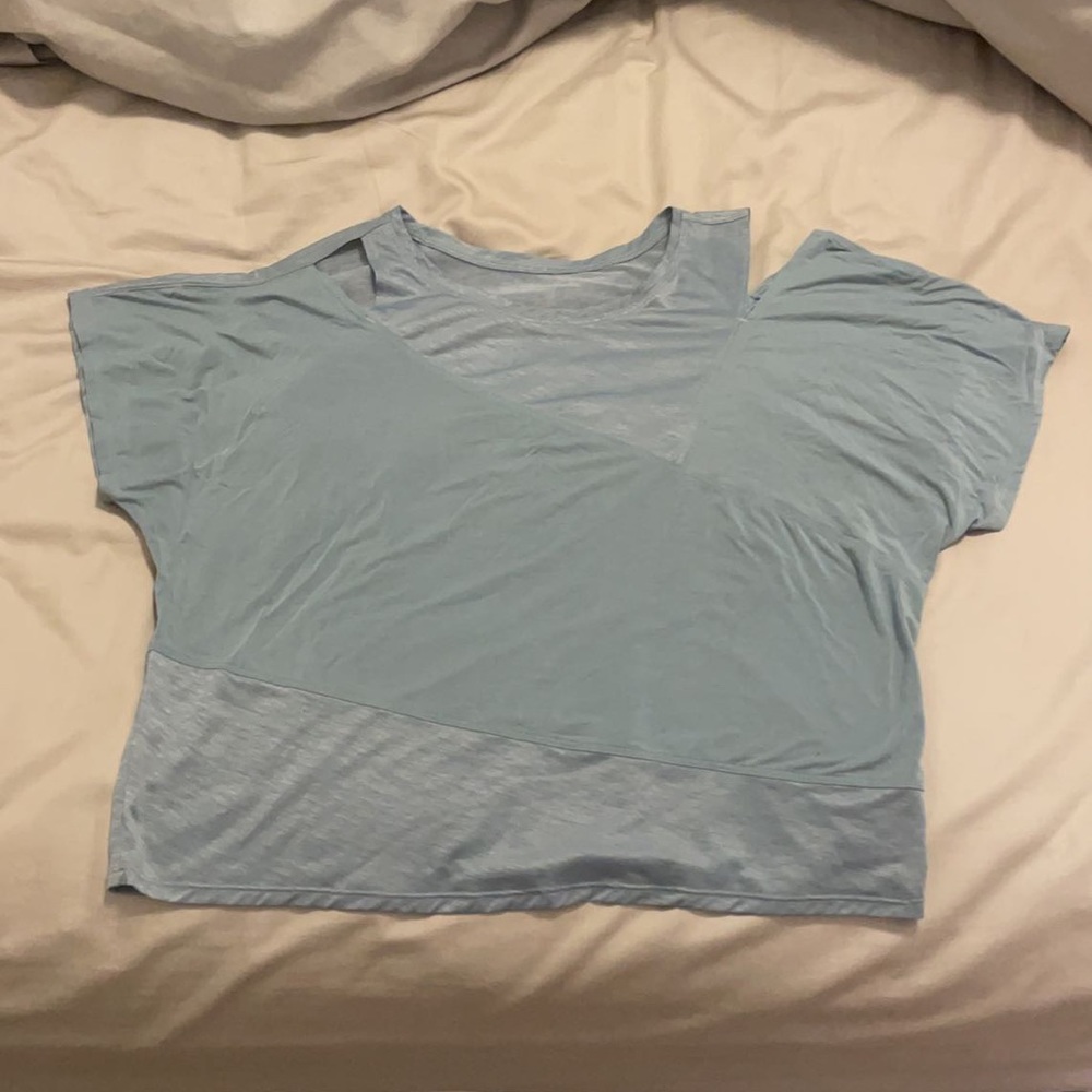 Lululemon cropped tee